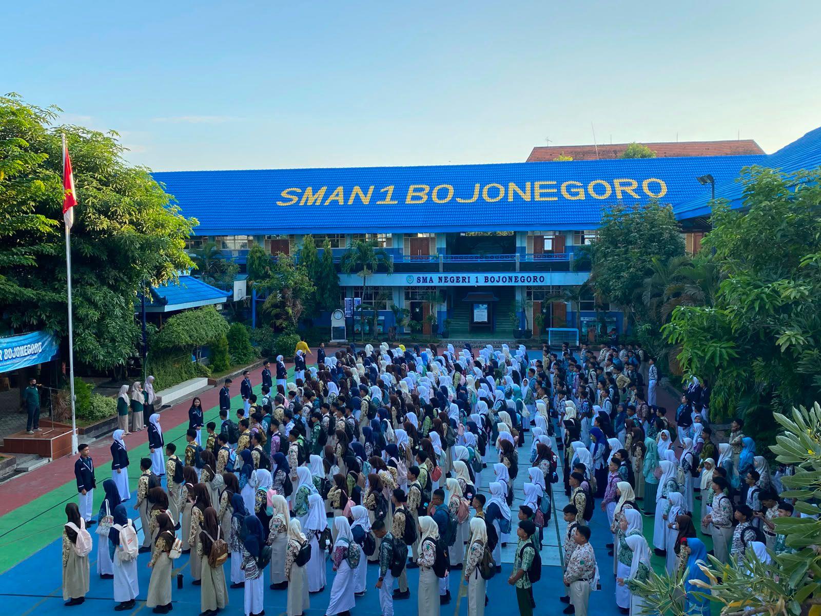 PEMBINAAN DEMOKRASI, HAK ASASI MANUSIA, PENDIDIKAN POLITIK, LINGKUNGAN HIDUP, KEPEKAAN DAN TOLERANSI SOSIAL DALAM KONTEKS MASYARAKAT PLURAL